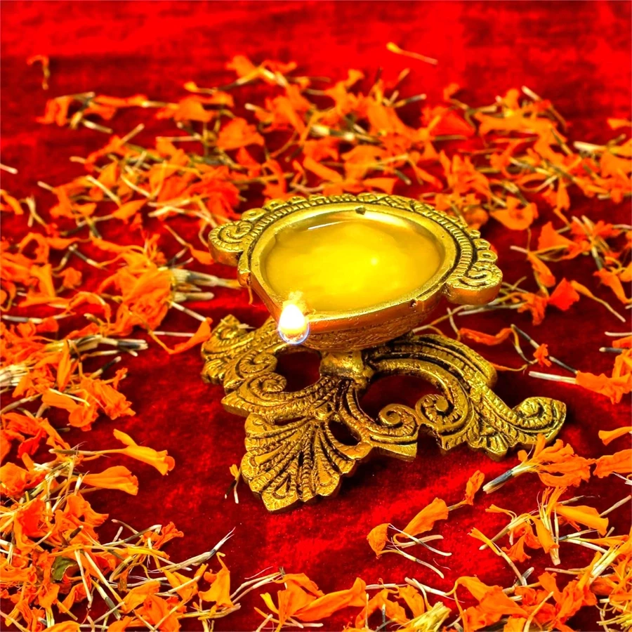 ADVANZO Brass Leaf Shape Diya – with Stand Ethnic Handmade Antique Oil Lamp for Diwali Decoration, Temple Puja, Home & Office Décor | Curved Wick Deepak Gift for Festival & Spiritual Use (3 inch )